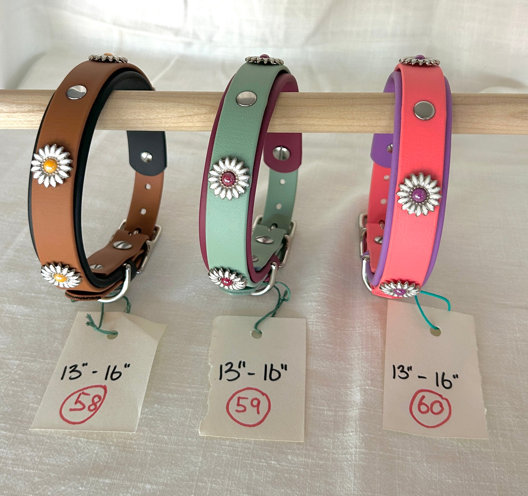 MEDIUM FLOWER COLLARS  (